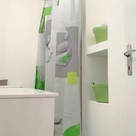 Charmante Maison Mitoyenne Située à *