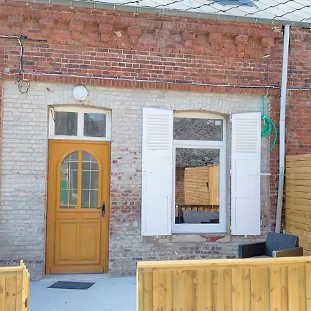 Hébergement de vacances Charmante Maison Mitoyenne Située à *