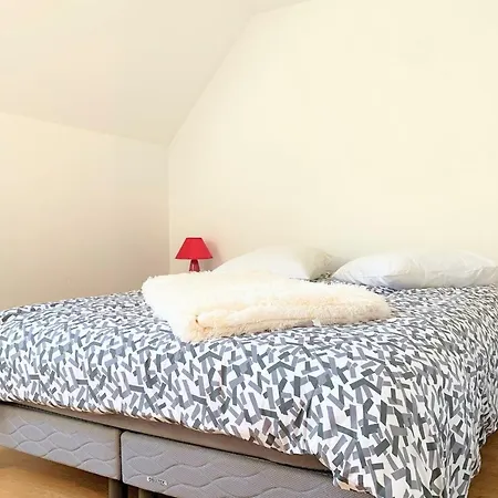 Charmante Maison Mitoyenne Située à