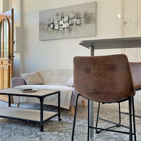 Charmante Maison Mitoyenne Située à