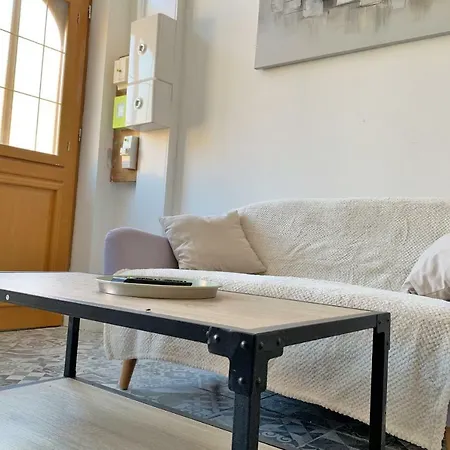Charmante Maison Mitoyenne Située à Hébergement de vacances *