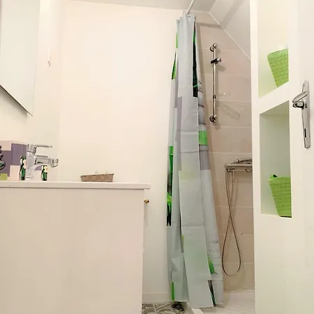 Hébergement de vacances Charmante Maison Mitoyenne Située à *